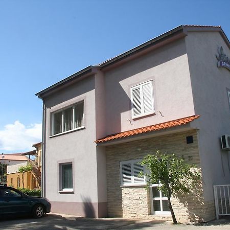 קרק Apartments Irena Krk מראה חיצוני תמונה