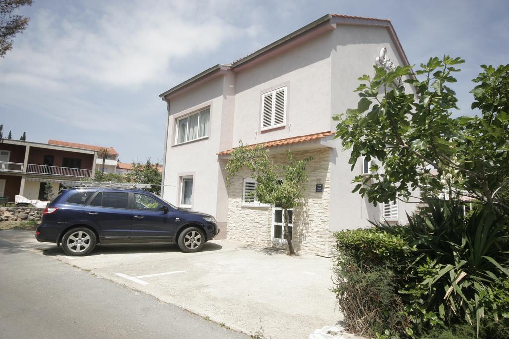קרק Apartments Irena Krk מראה חיצוני תמונה