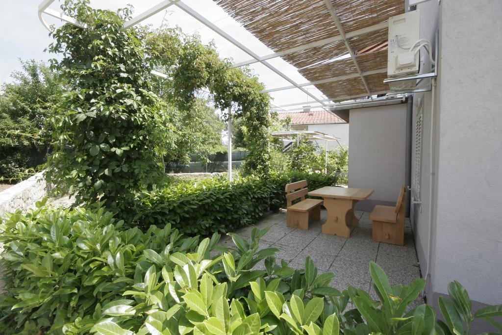 קרק Apartments Irena Krk מראה חיצוני תמונה