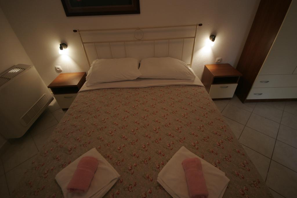 קרק Apartments Irena Krk מראה חיצוני תמונה