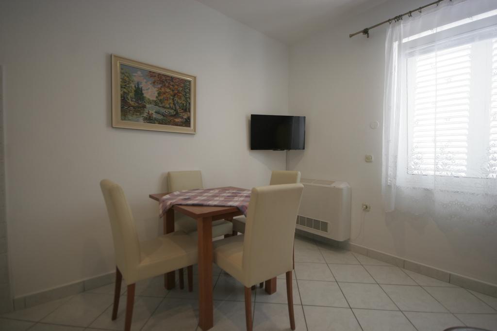 קרק Apartments Irena Krk מראה חיצוני תמונה
