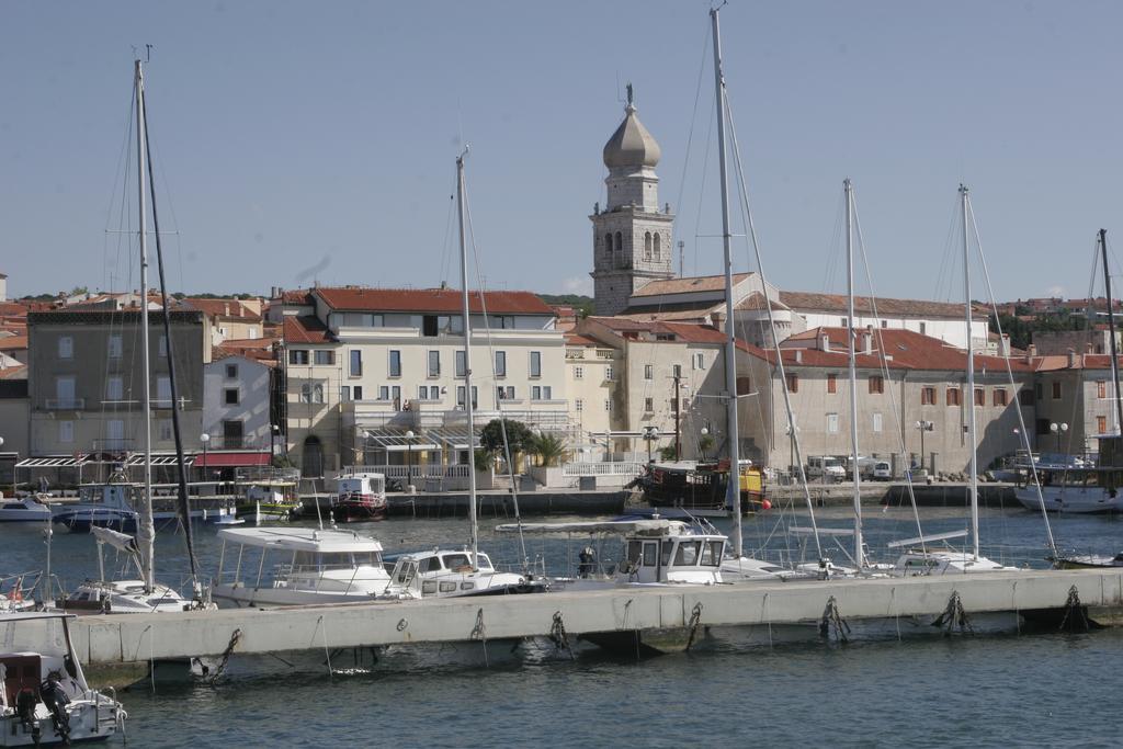 קרק Apartments Irena Krk מראה חיצוני תמונה