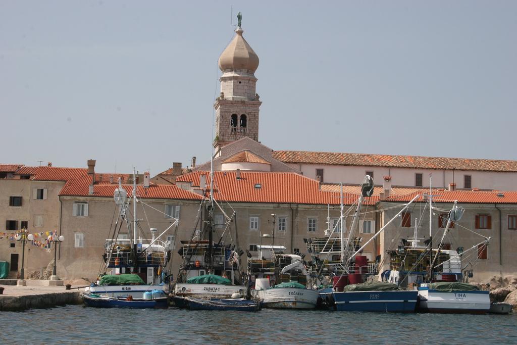 קרק Apartments Irena Krk מראה חיצוני תמונה