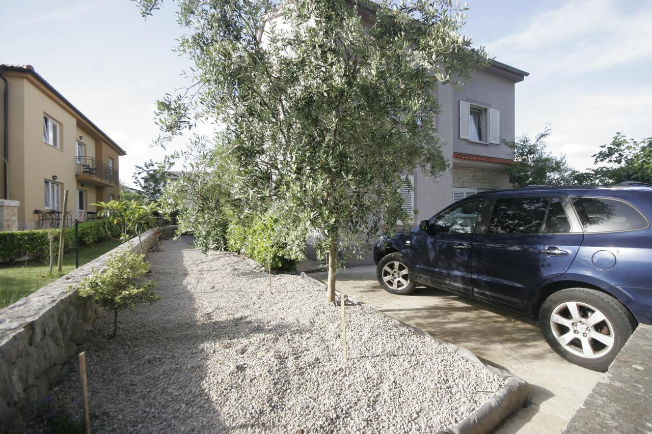 קרק Apartments Irena Krk מראה חיצוני תמונה
