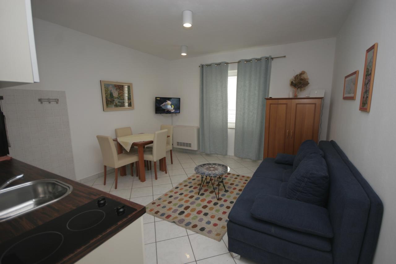קרק Apartments Irena Krk מראה חיצוני תמונה