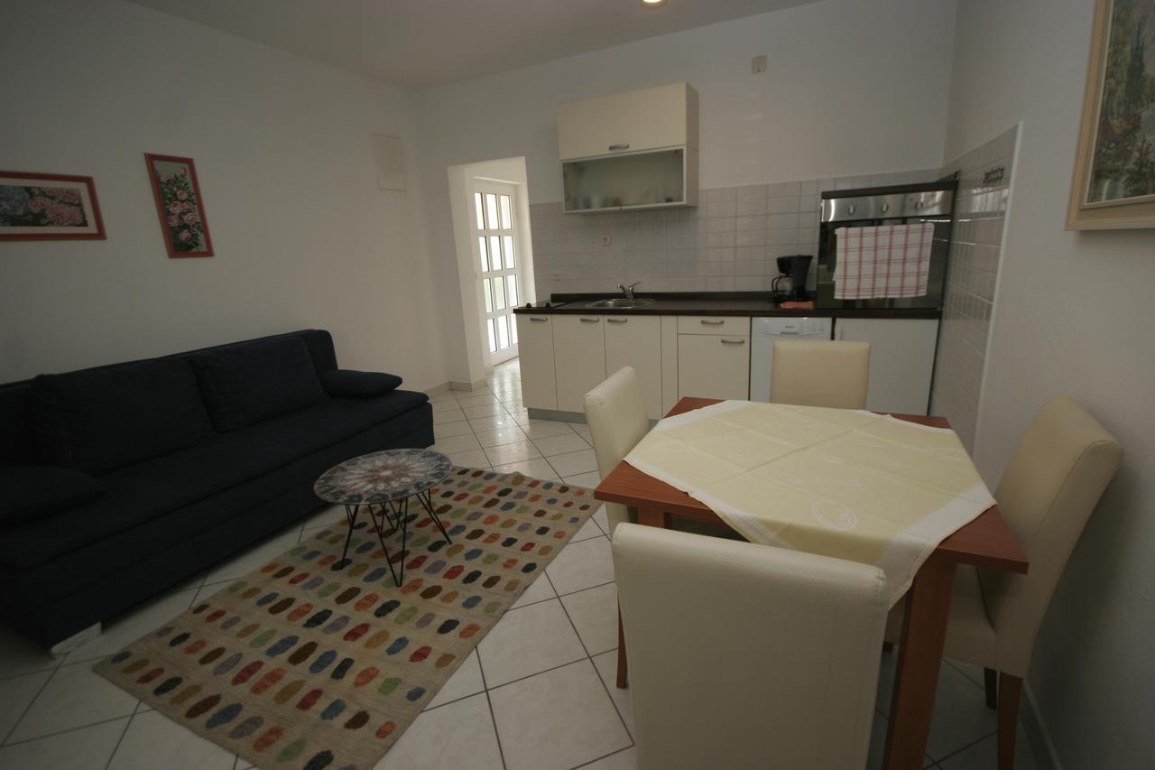 קרק Apartments Irena Krk מראה חיצוני תמונה